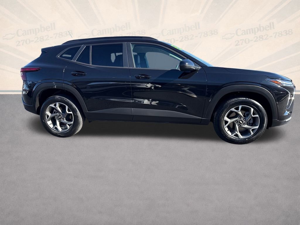 Used 2025 Chevrolet Trax LT w/ LT Convenience Package image 7