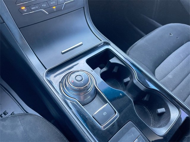 Used 2020 Ford Edge SE image 15