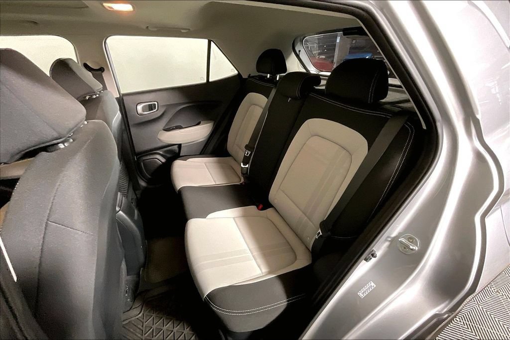 Used 2022 Hyundai Venue SEL FWD image 25