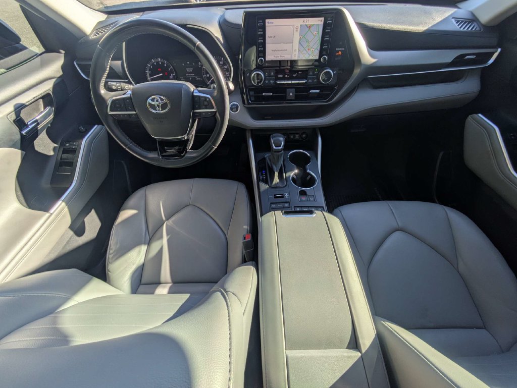 Used 2020 Toyota Highlander XLE AWD/4WD image 20