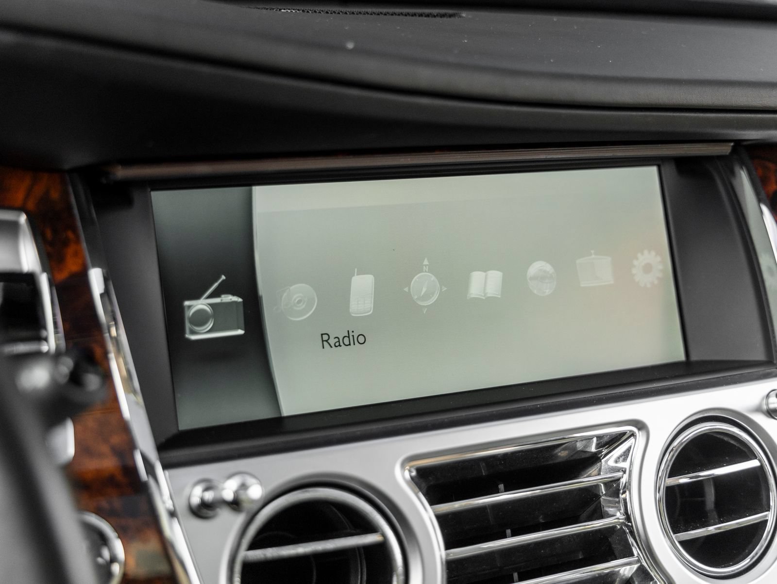 Used 2015 Rolls-Royce Ghost RWD image 32
