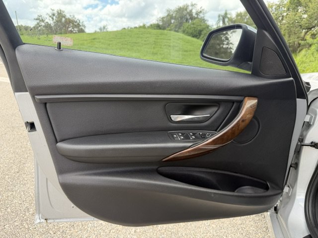 Used 2016 BMW 320i xDrive Sedan AWD/4WD image 9
