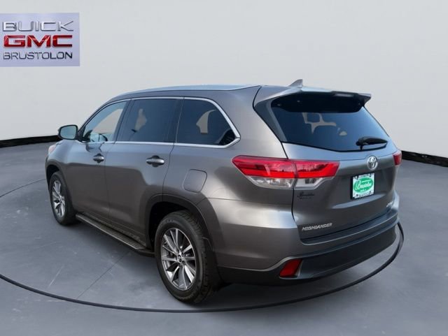 Used 2017 Toyota Highlander XLE image 9