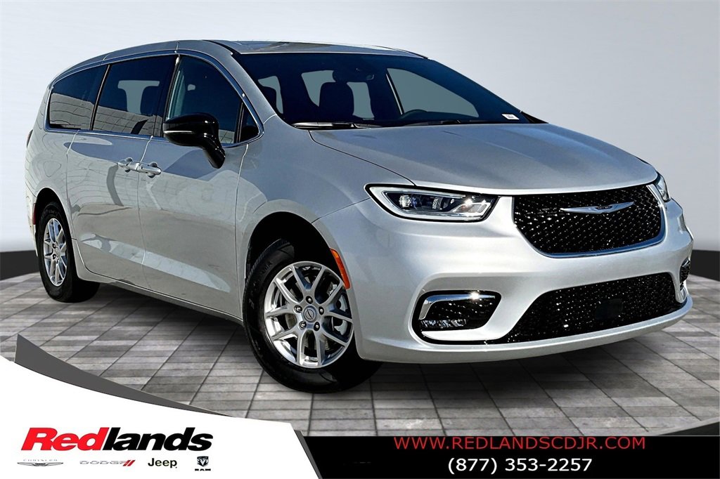 New 2026 Chrysler Pacifica Select