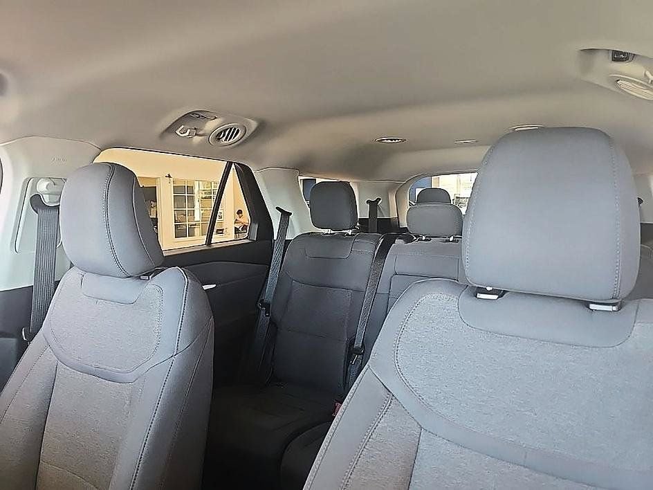 Used 2025 Ford Explorer Active AWD/4WD image 27