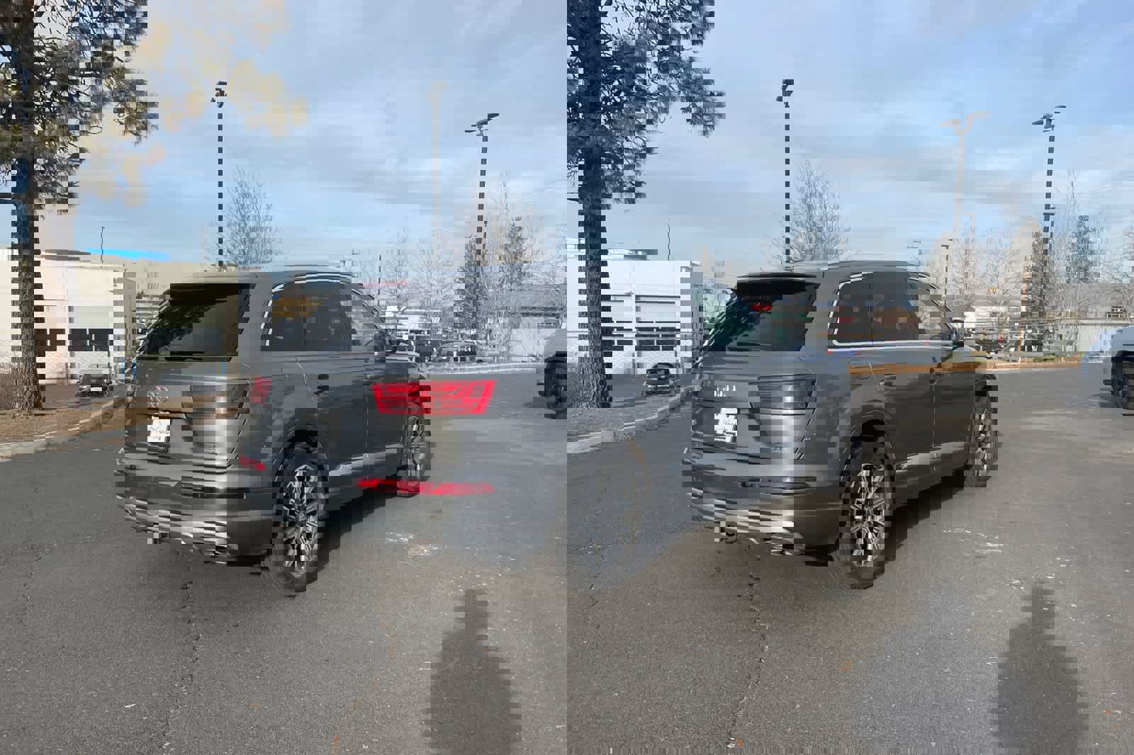 Used 2017 Audi Q7 3.0T Premium Plus w/ Premium Plus Package image 2