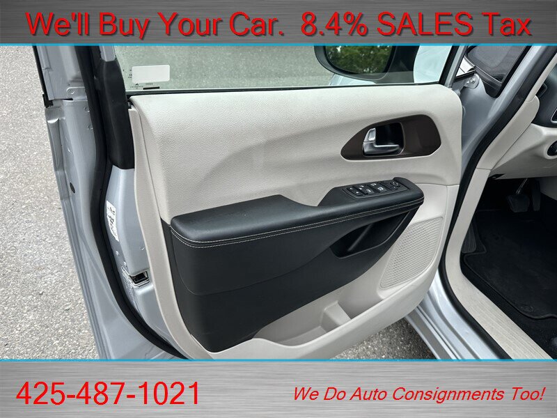 Used 2022 Chrysler Voyager LX FWD image 25
