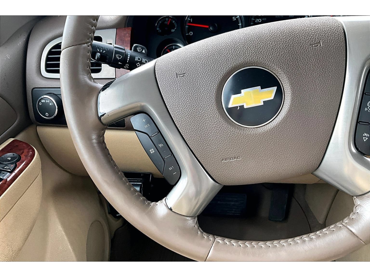 Used 2010 Chevrolet Suburban LT AWD/4WD image 11