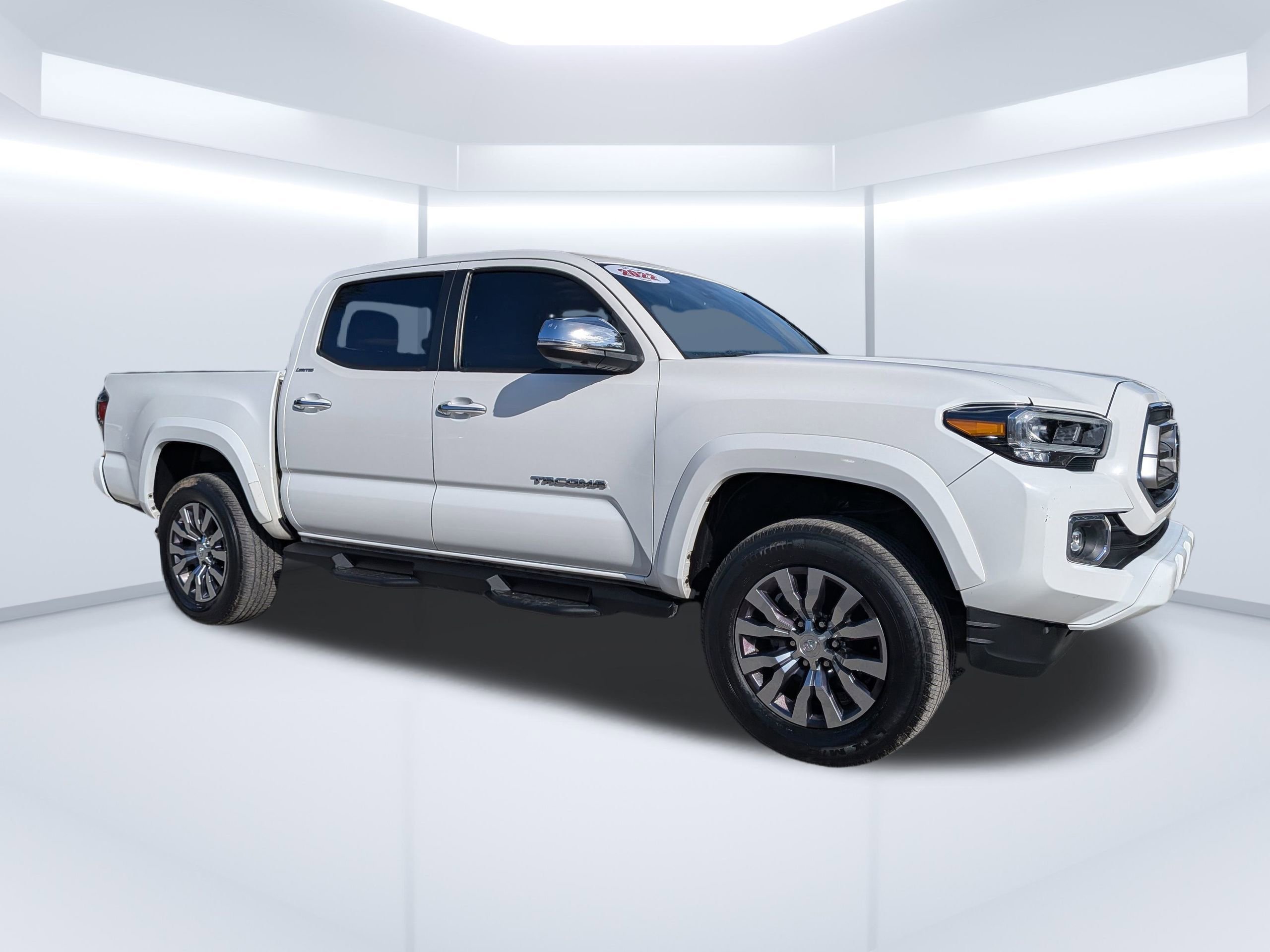 Used 2022 Toyota Tacoma Limited image 1