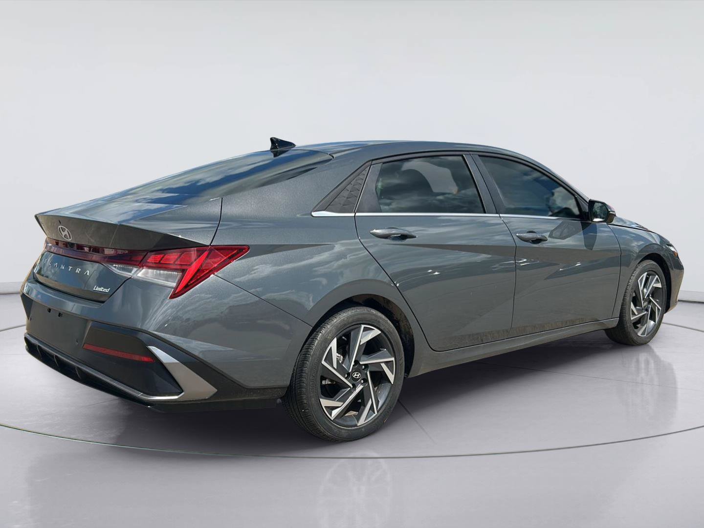 Used 2024 Hyundai Elantra Limited FWD image 6