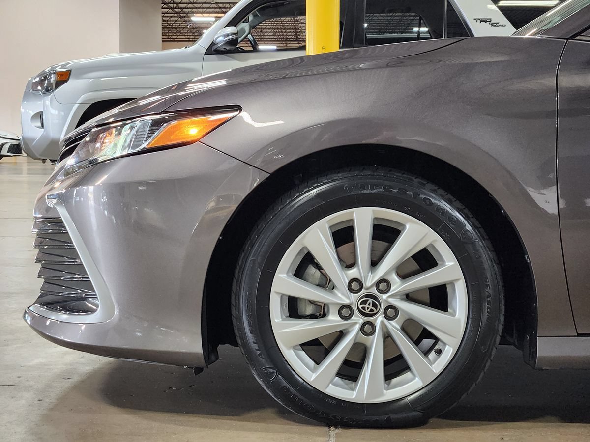 Used 2022 Toyota Camry LE FWD image 5