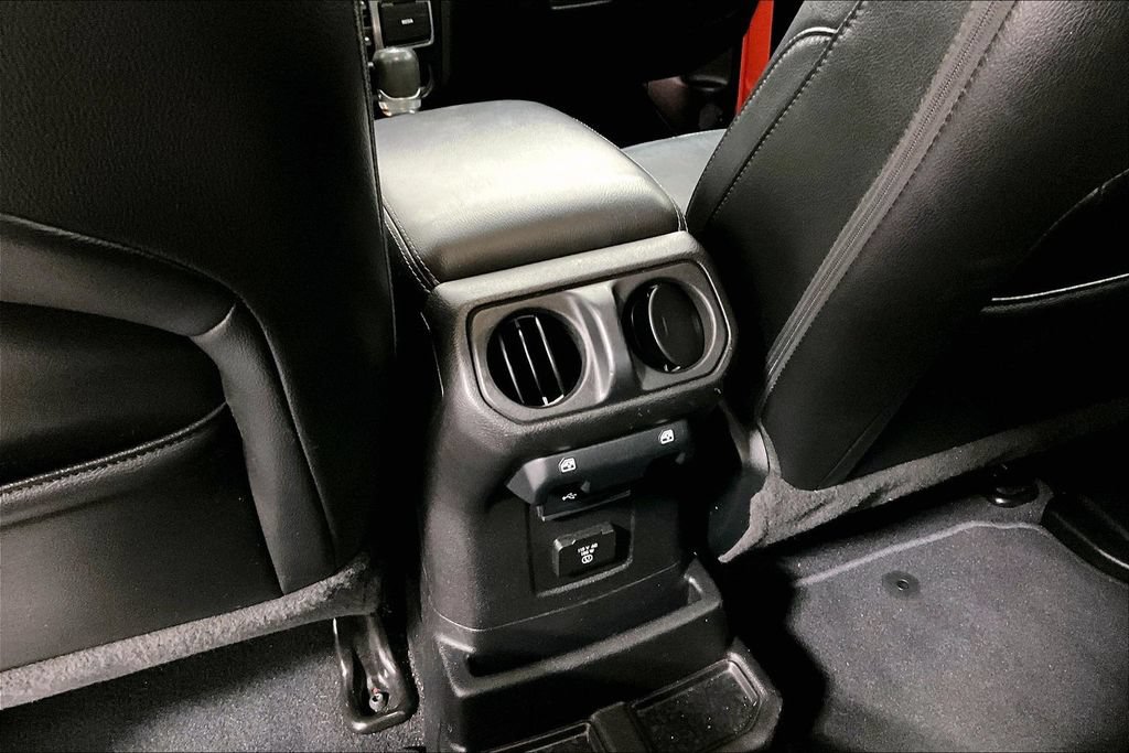 Used 2020 Jeep Wrangler Unlimited Sahara w/ Uconnect 4C Nav & Sound Group AWD/4WD image 30