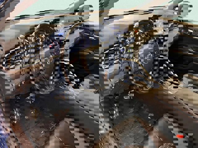 Used 2024 Toyota Camry SE image 17