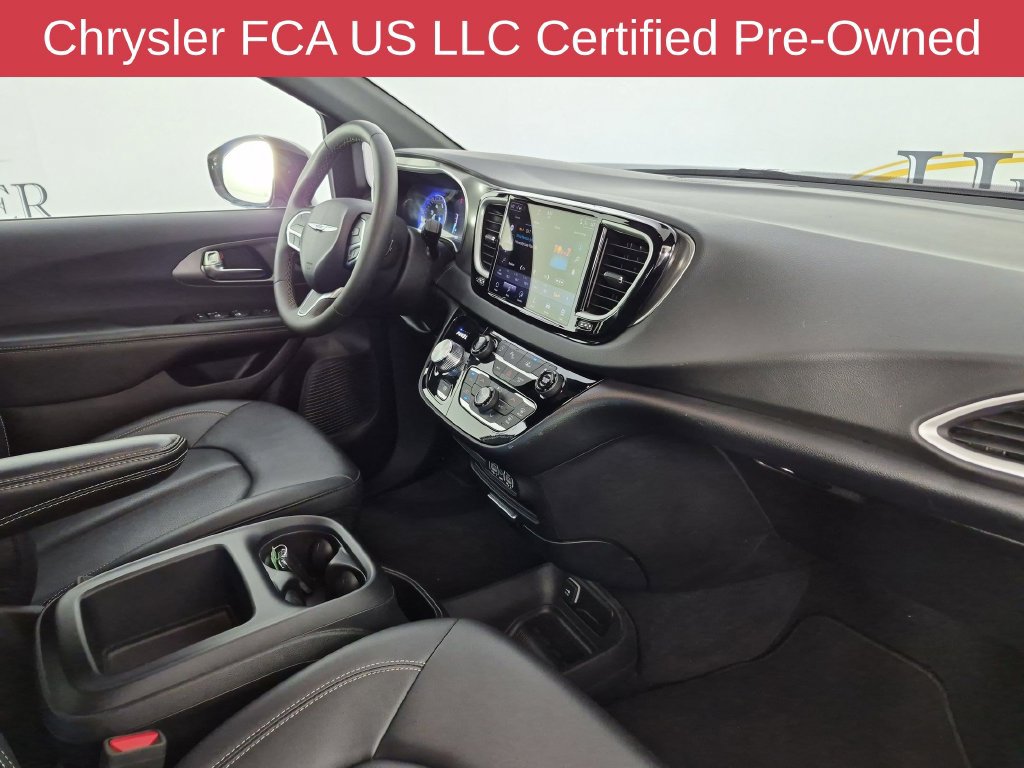 Certified 2025 Chrysler Pacifica Select FWD image 38