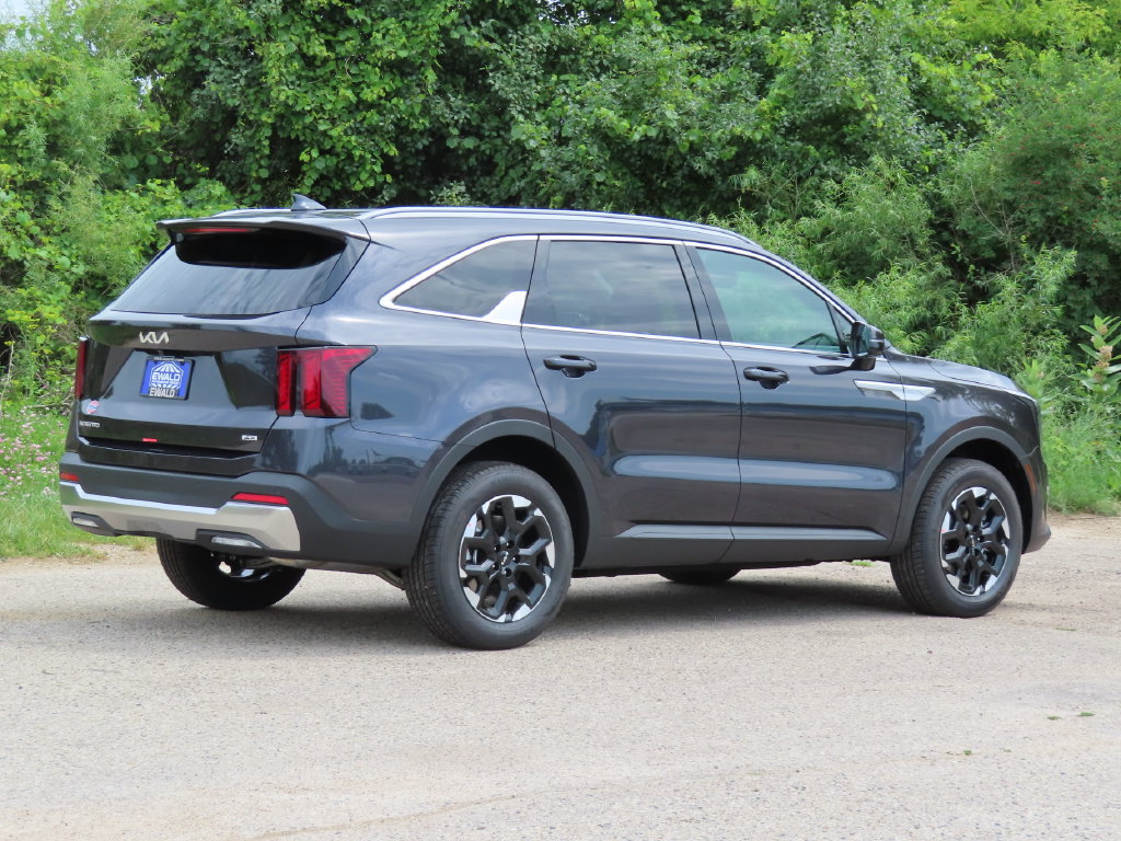 New 2026 Kia Sorento S AWD/4WD image 3