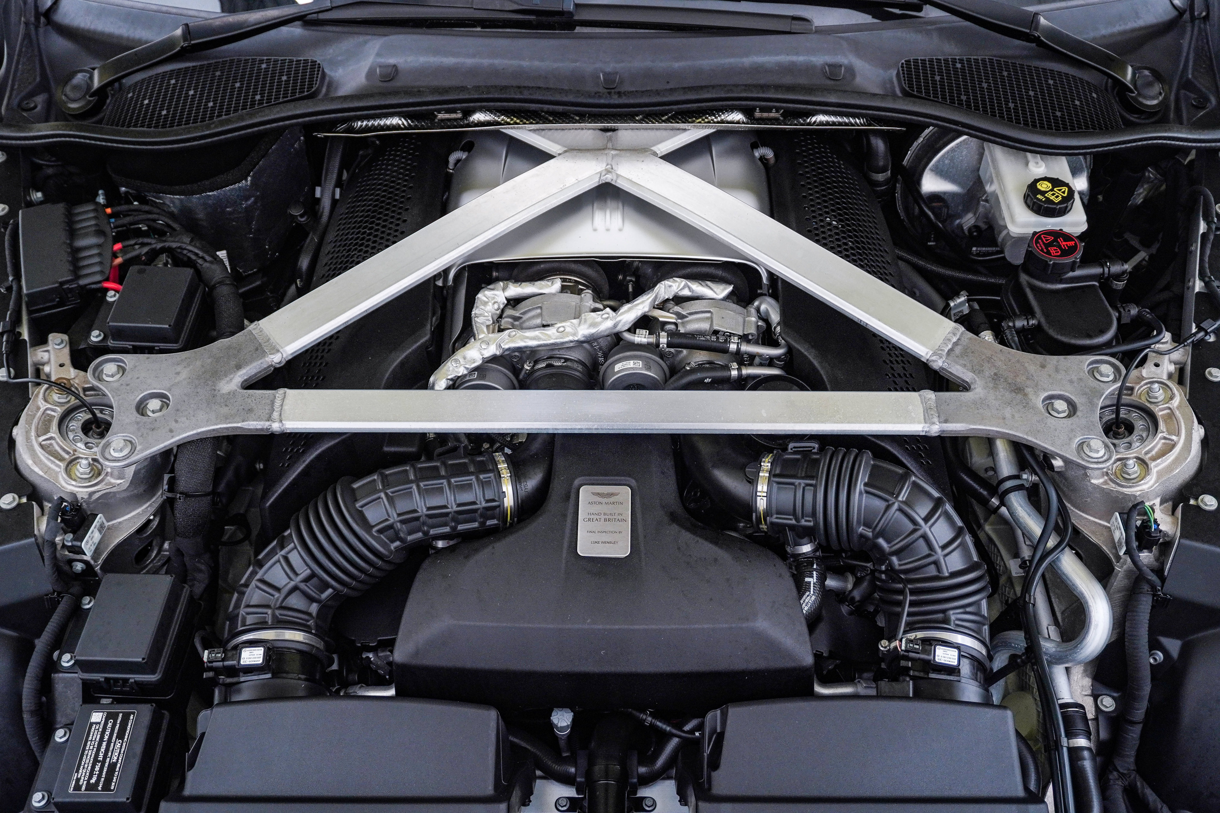 Used 2023 Aston Martin V8 Vantage Roadster RWD image 37
