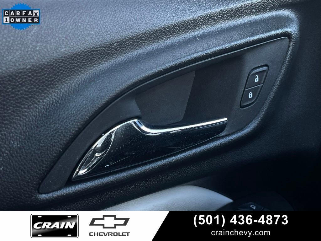 Used 2025 Chevrolet Trax LT w/ LT Convenience Package image 13