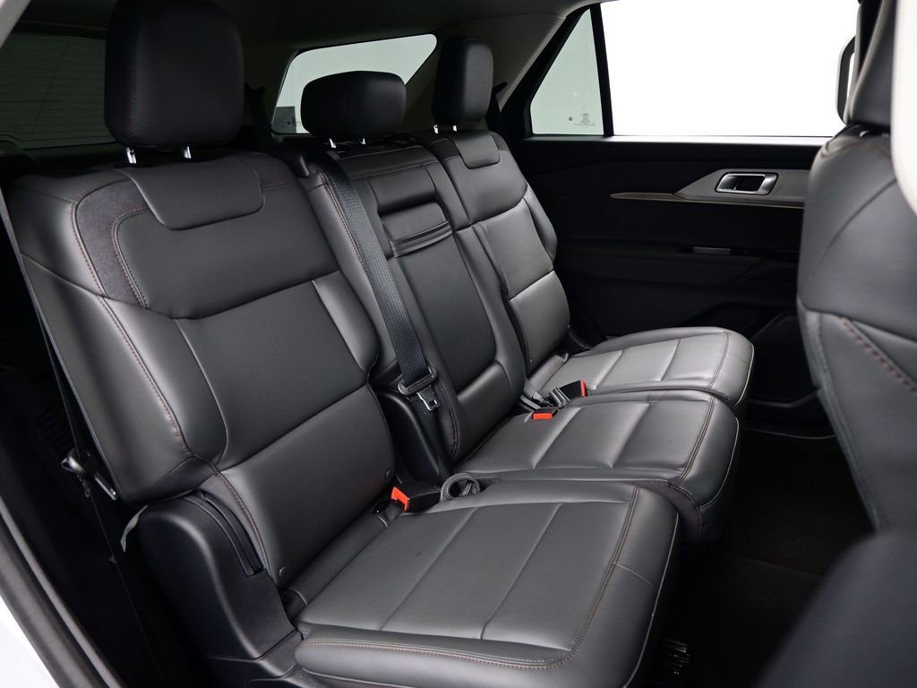 Used 2025 Ford Explorer Active w/ Active Comfort Package image 34