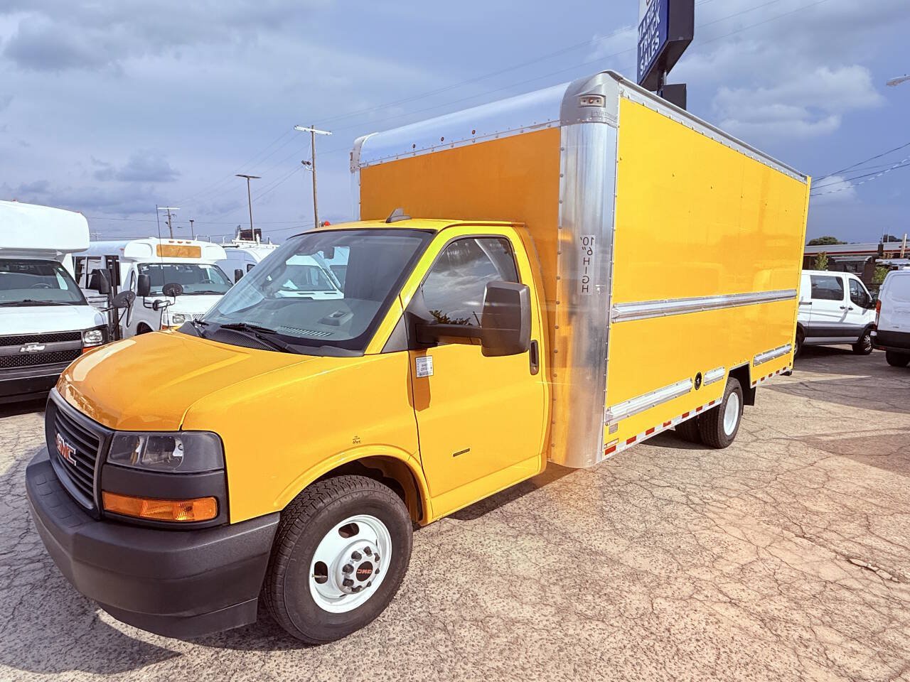 Used 2021 GMC Savana 3500 Extended w/ Power Convenience Package RWD image 21