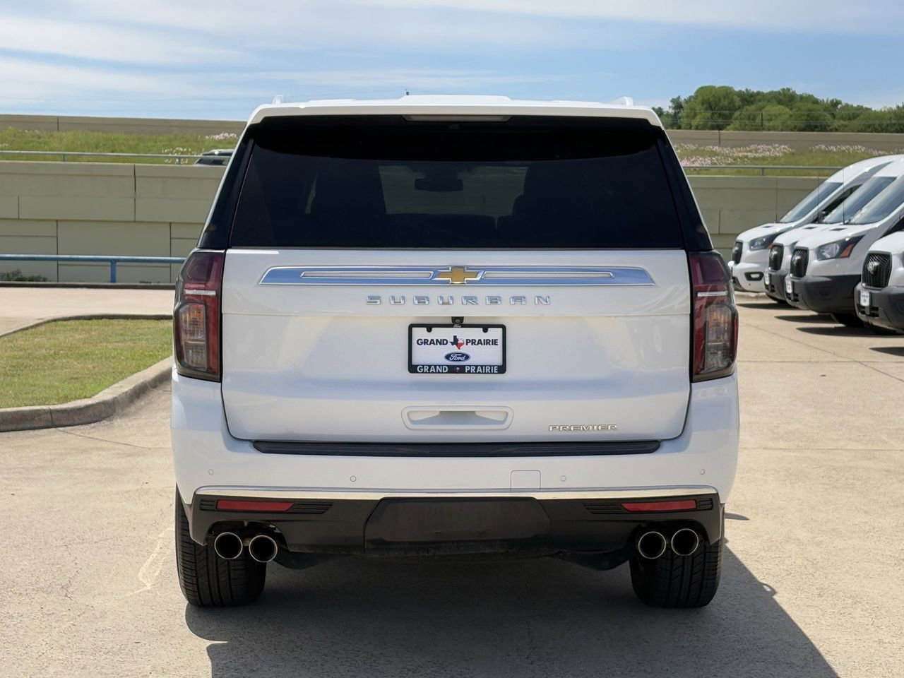 Used 2023 Chevrolet Suburban Premier image 8