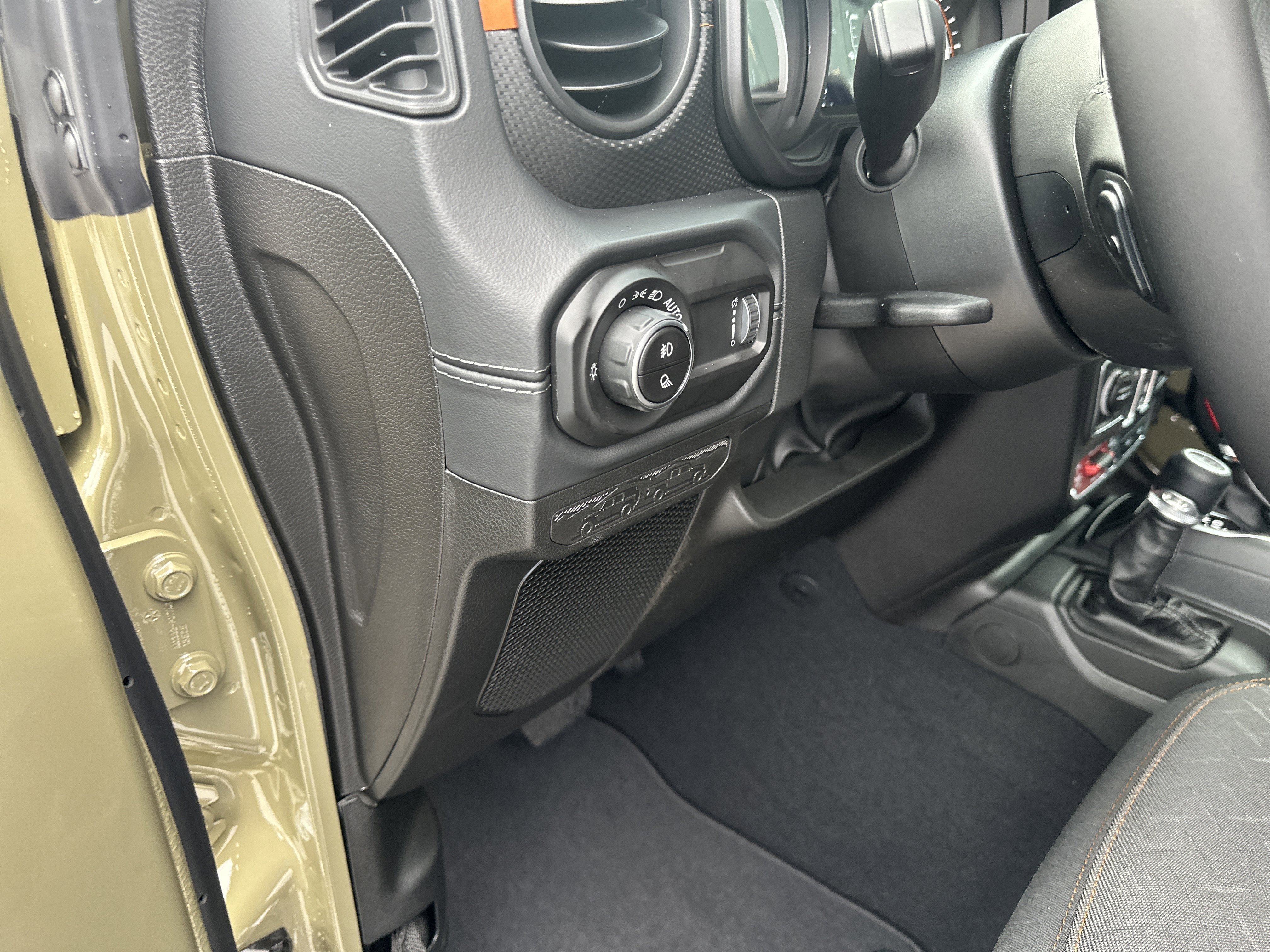 New 2026 Jeep Gladiator Mojave w/ Safety Group AWD/4WD image 32