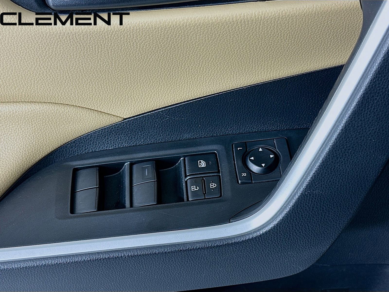 Used 2022 Toyota RAV4 LE image 23