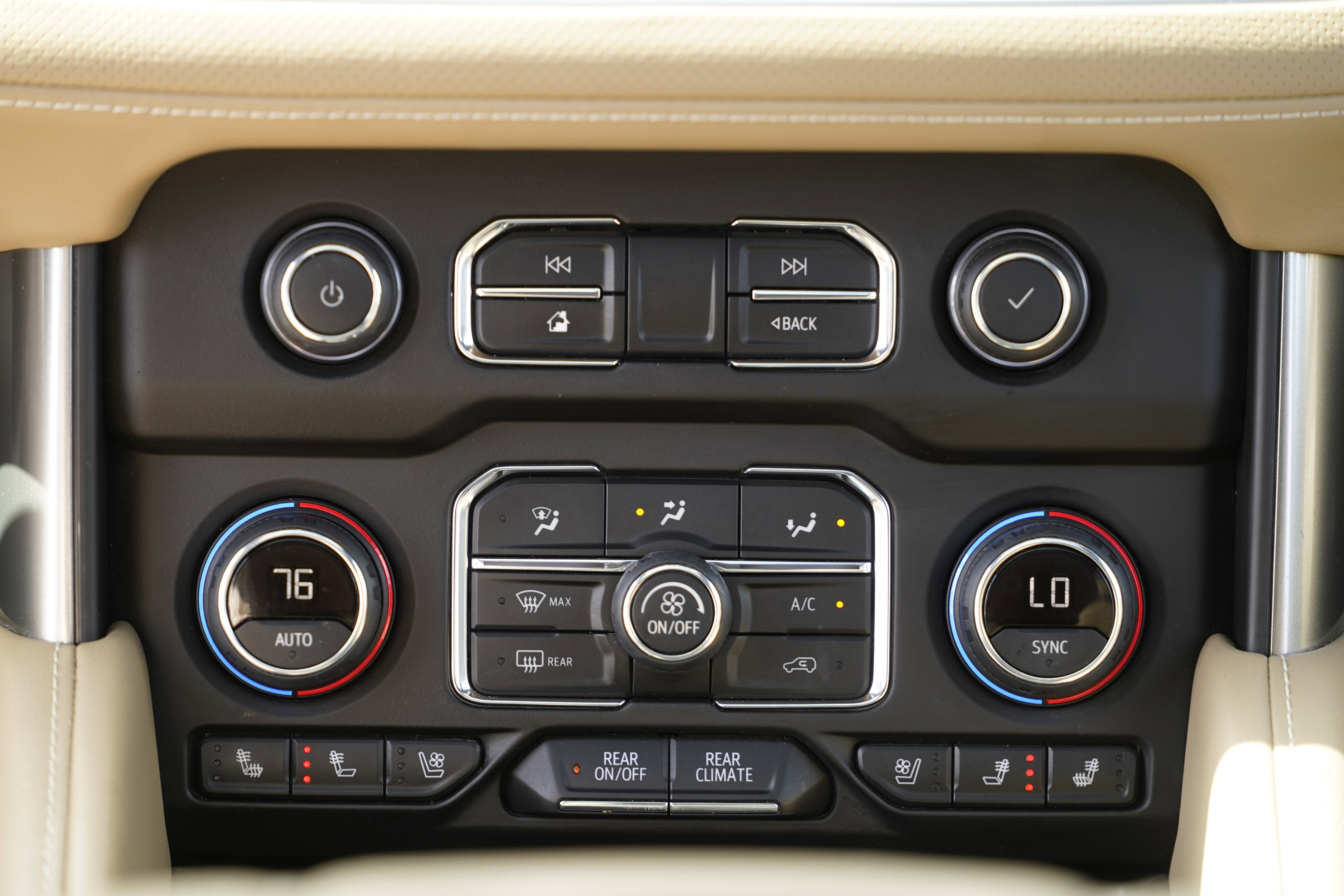 Used 2021 Chevrolet Suburban Premier w/ Premium Package RWD image 32