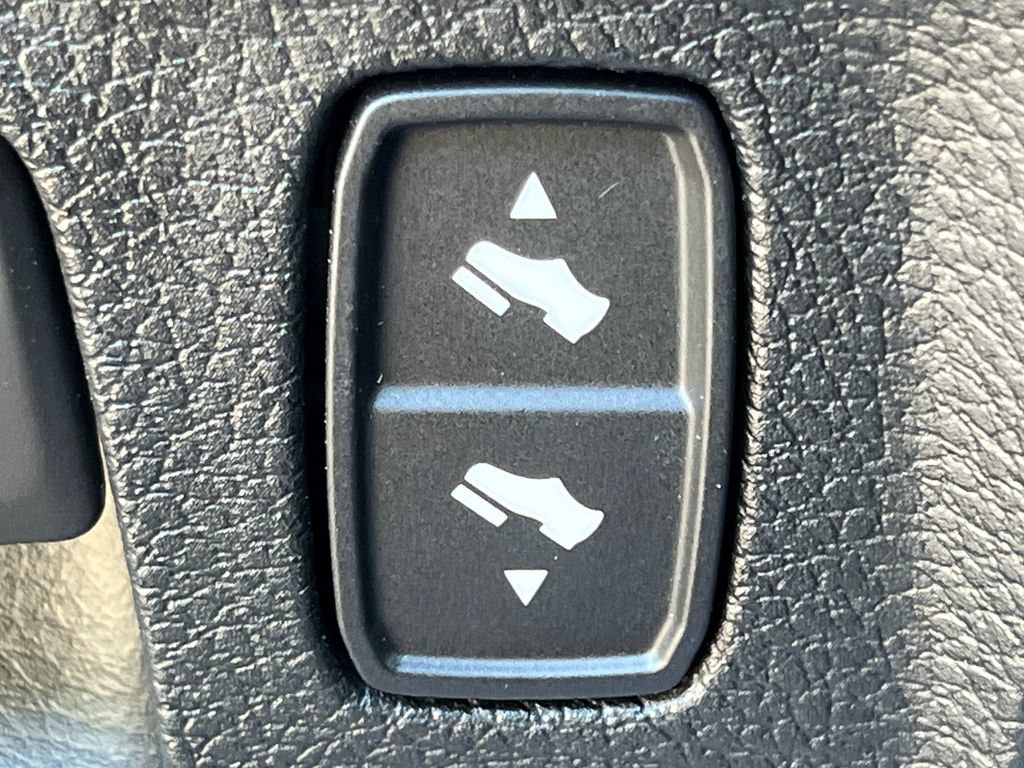 Used 2023 RAM 1500 Laramie AWD/4WD image 36