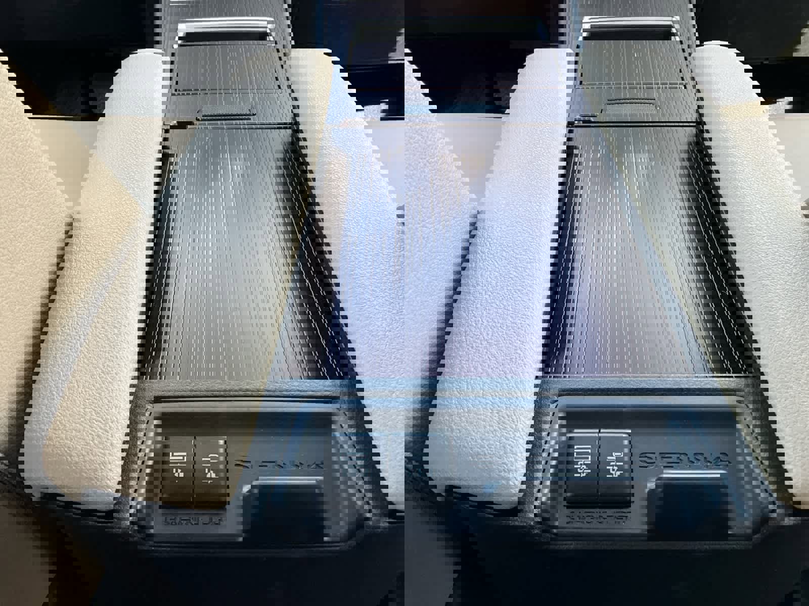 Used 2024 Toyota Sienna XLE image 26