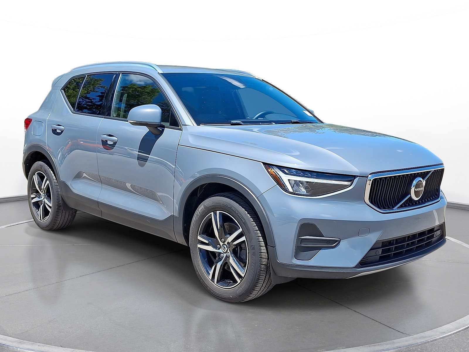 Used 2023 Volvo XC40 B5 Core