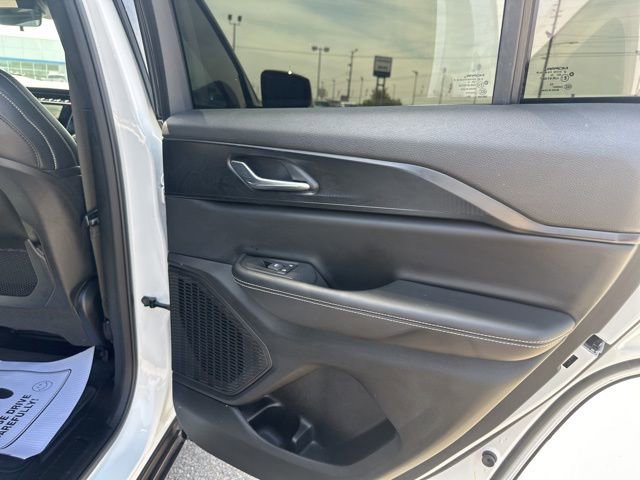 Used 2025 Jeep Grand Cherokee Altitude image 16