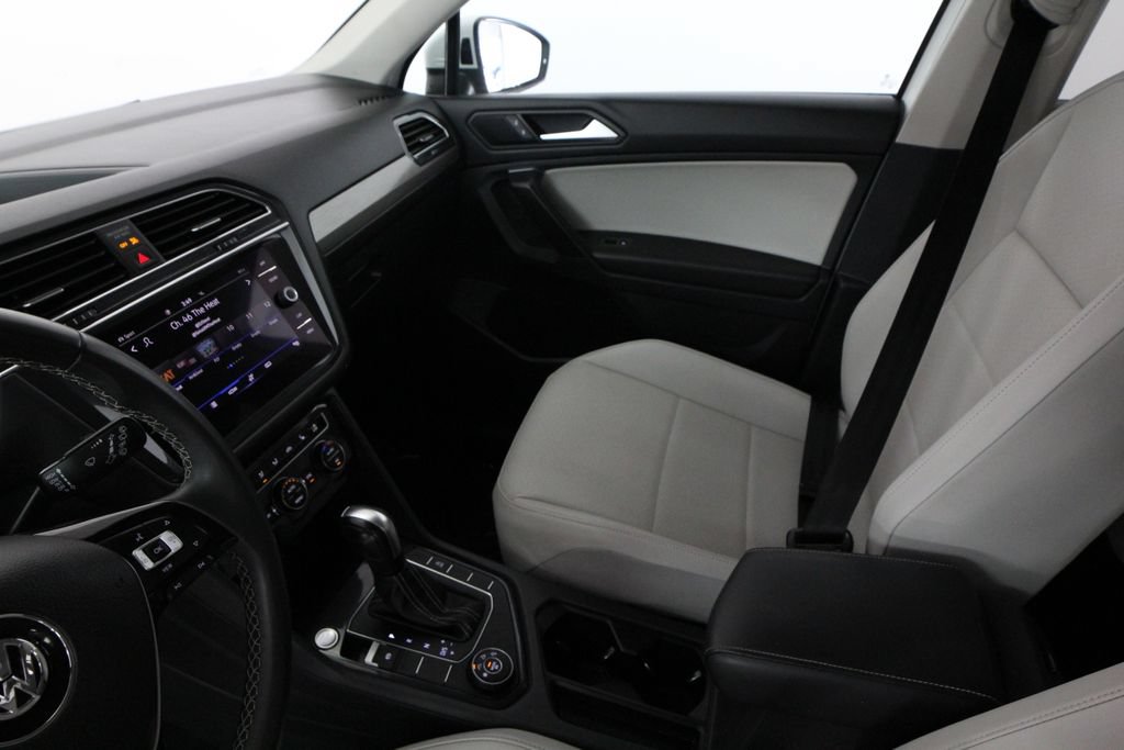 Used 2021 Volkswagen Tiguan SE w/ Panoramic Sunroof Package AWD/4WD image 18