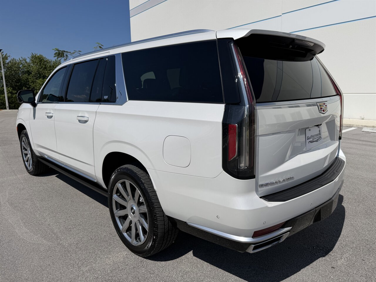 Used 2021 Cadillac Escalade ESV Premium Luxury Platinum AWD/4WD image 35
