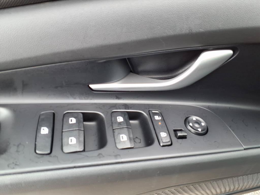 Used 2026 Hyundai Elantra SE FWD image 18