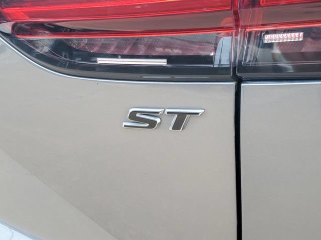Used 2022 Buick Envision Essence w/ Sport Touring Package FWD image 6