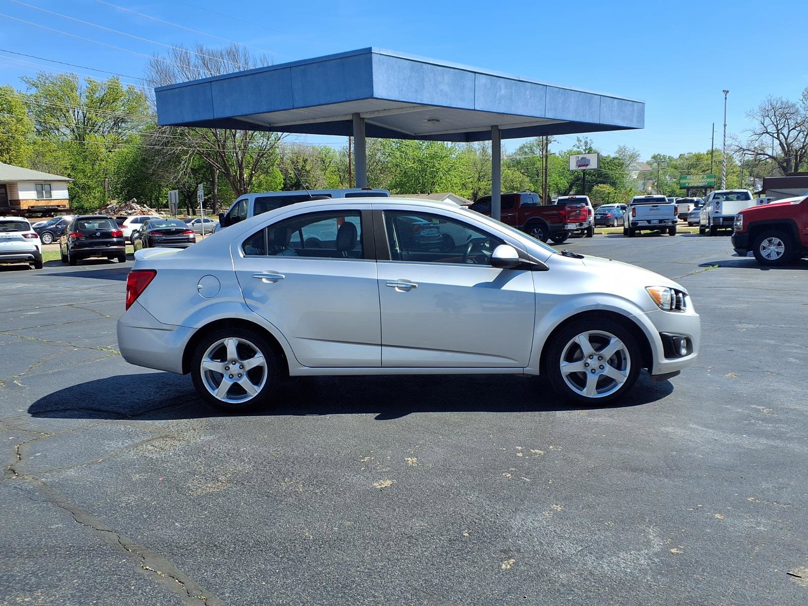 Used 2015 Chevrolet Sonic LTZ FWD image 2