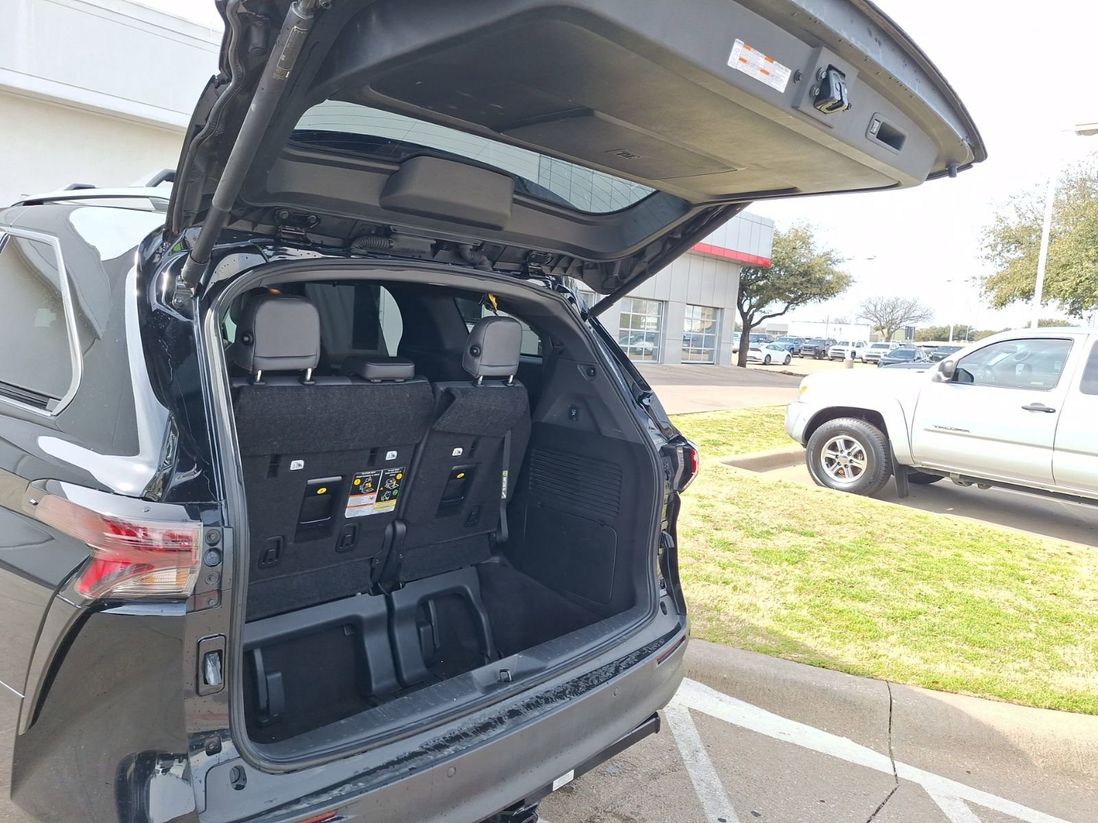 Used 2024 Toyota Sienna XLE Woodland Edition image 35