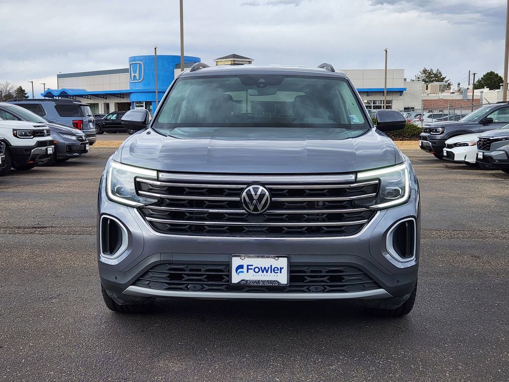 Used 2025 Volkswagen Atlas SE image 2