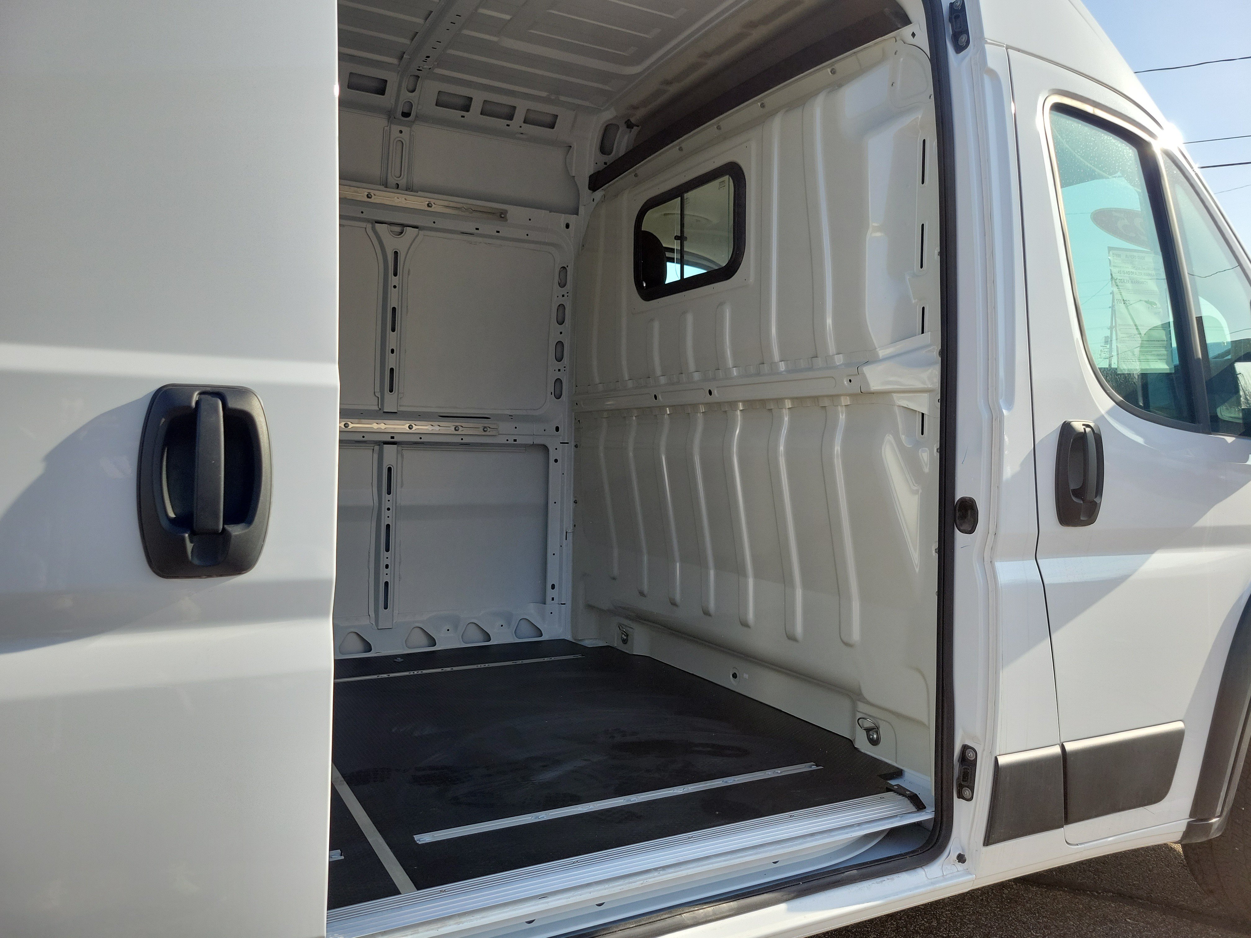 Used 2025 RAM ProMaster 2500 w/ Convenience Group FWD image 17