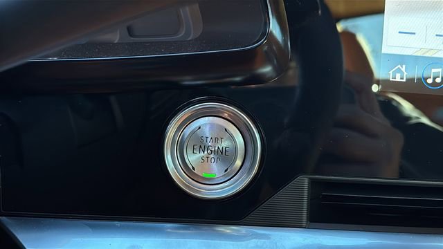 Used 2023 Chevrolet Corvette Stingray Premium Conv w/ Z51 Performance Package image 26