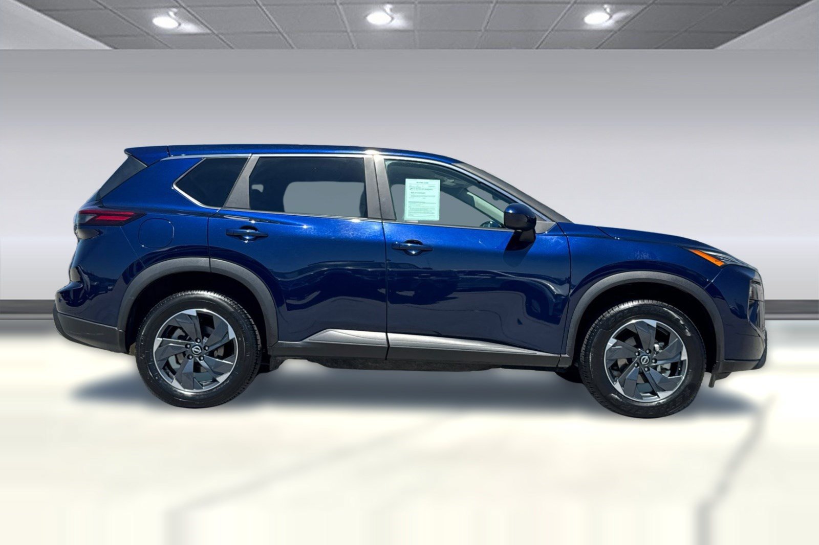 Used 2025 Nissan Rogue SV AWD/4WD image 8