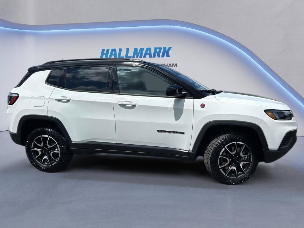 Used 2026 Jeep Compass Trailhawk AWD/4WD image 2
