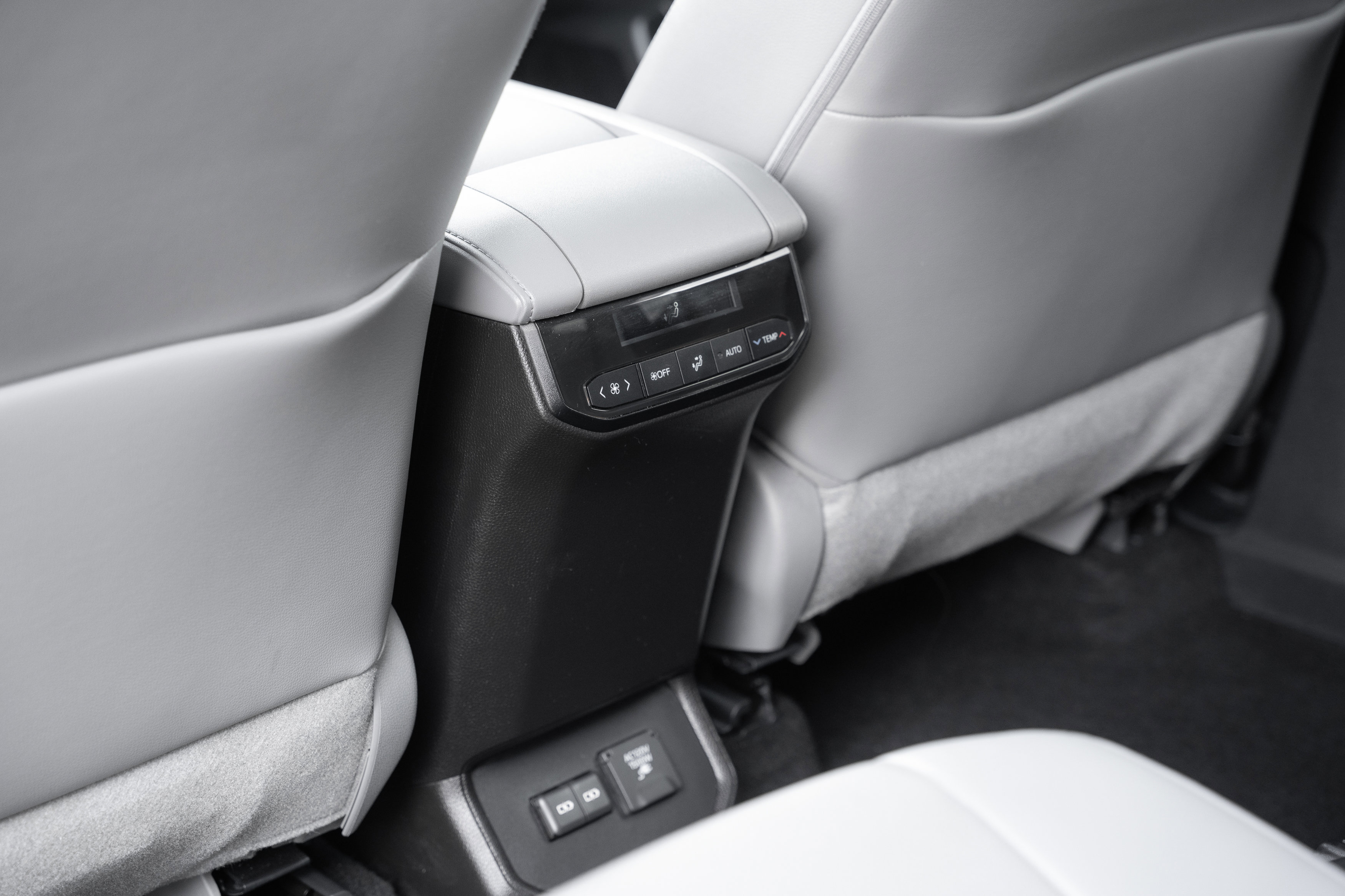 Used 2023 Toyota Highlander Limited image 27