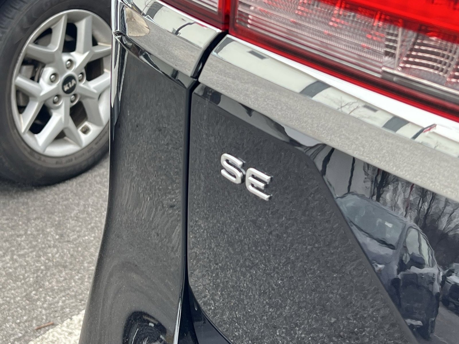 Used 2025 Volkswagen Atlas SE image 25