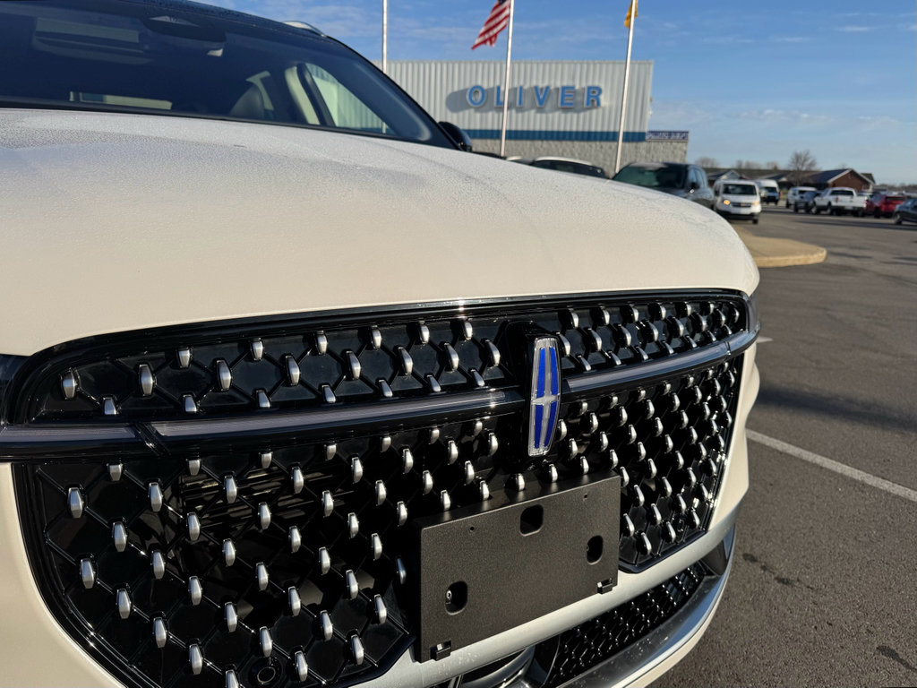 Used 2024 Lincoln Nautilus Reserve w/ Equipment Group 202A AWD/4WD image 4
