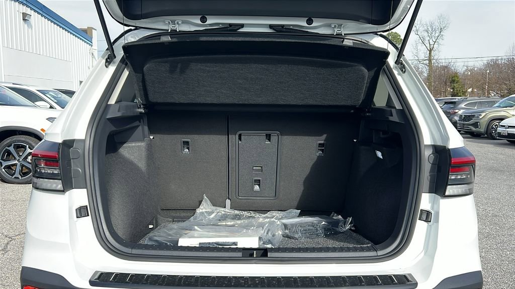 New 2026 Volkswagen Taos SE image 13
