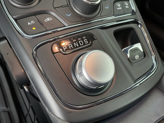 Used 2015 Chrysler 200 S w/ Comfort Group FWD image 31