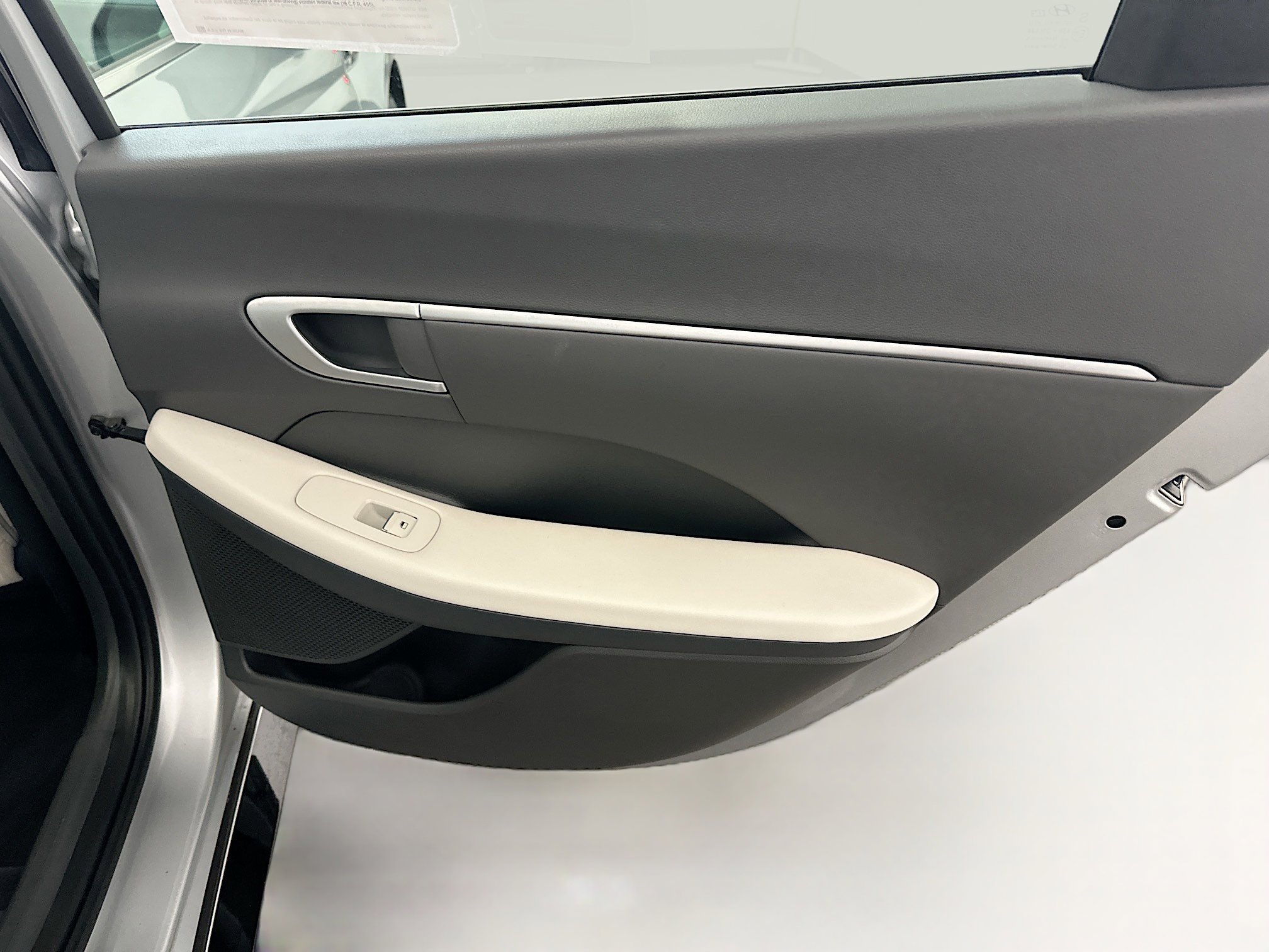 Used 2025 Hyundai Sonata SEL FWD image 31