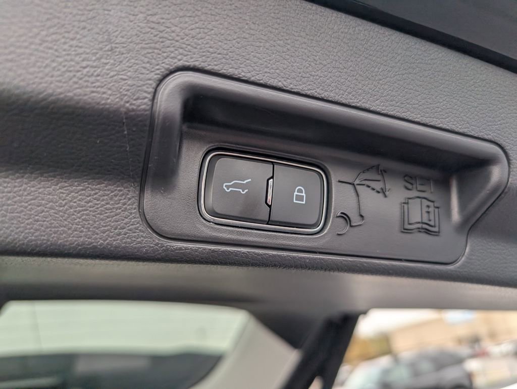 Used 2025 Ford Explorer Platinum w/ Ultimate Package image 10