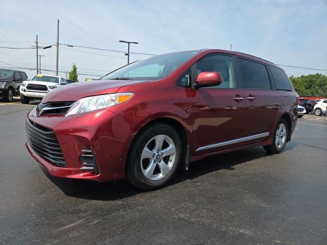 Used 2019 Toyota Sienna LE w/ LE Preferred Package FWD image 3